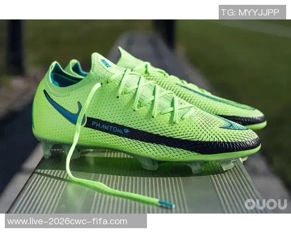耐克绿色足球鞋的魅力与性能完美结合，助你在赛场上尽显风采